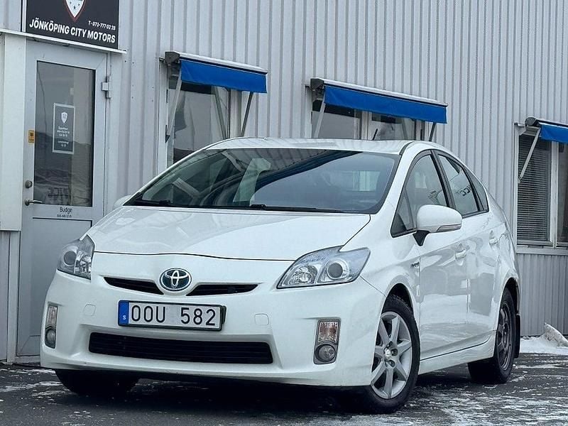 Vit Begagnad 2009 Toyota Prius Halvkombi | 94 900 kr (Marknadspris) - Bild 1/4