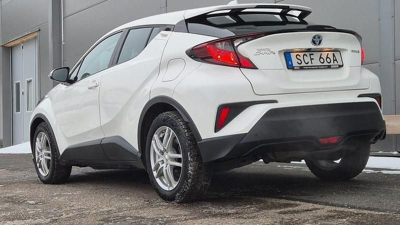 Begagnad Toyota C-HR Active 122 HK (89 kW) 2022 Vit SUV