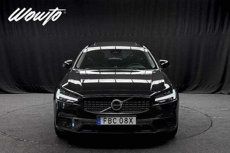 Begagnad Volvo V90 Ultimate 456 HK (335 kW) 2023 Onyx svart Kombi