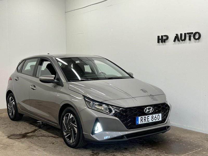 Grå Begagnad 2021 Hyundai i20 Halvkombi | 179 900 kr (Bra pris) - Bild 1/4
