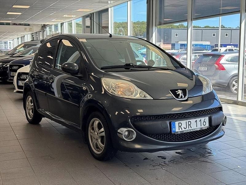Grå Begagnad 2008 Peugeot 107 Halvkombi | 29 900 kr (Marknadspris) - Bild 1/3