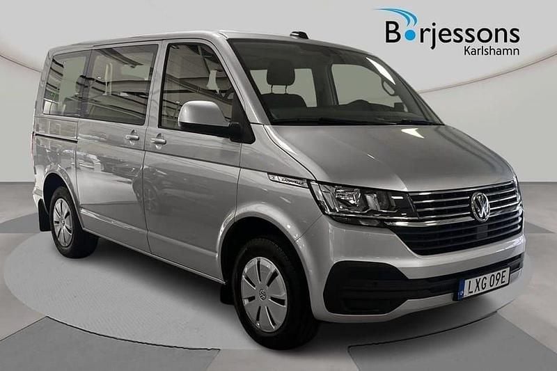 Silver Begagnad 2021 VW Caravelle Minibuss | 399 000 kr (Superpris) - Bild 1/4