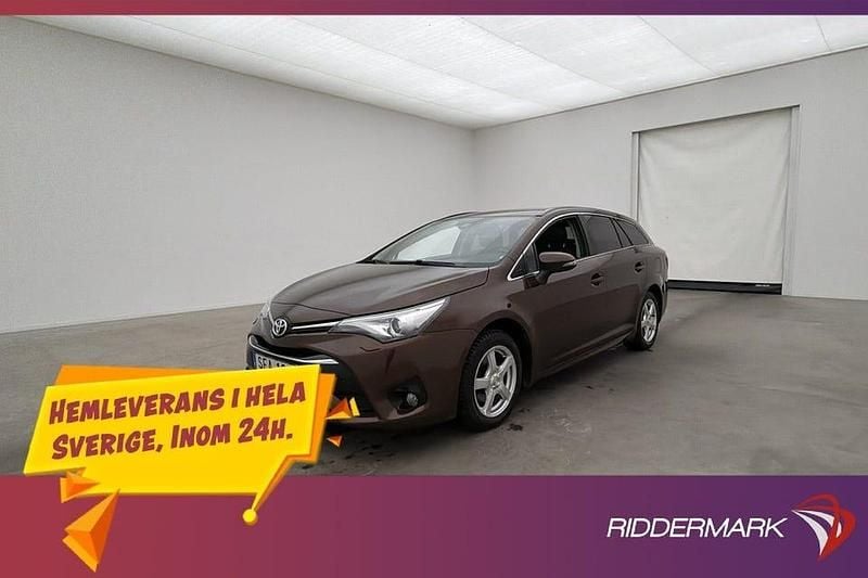 Brun Begagnad 2015 Toyota Avensis Active Kombi | 154 800 kr (Marknadspris) - Bild 1/3