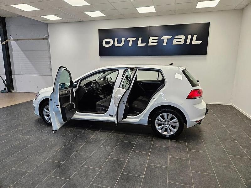 Begagnad VW Golf VII 110 HK (80 kW) 2016 Vit Halvkombi
