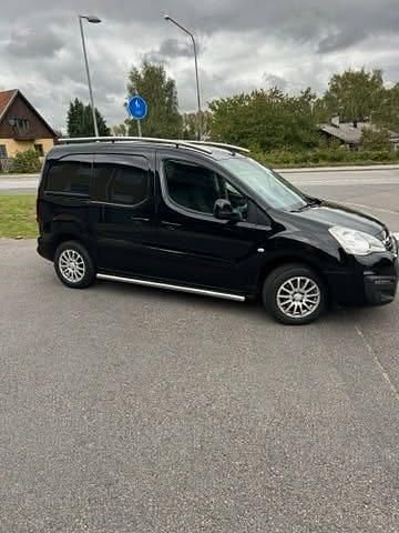 Svart Begagnad 2017 Peugeot Partner Van | 94 500 kr (Marknadspris) - Bild 1/4