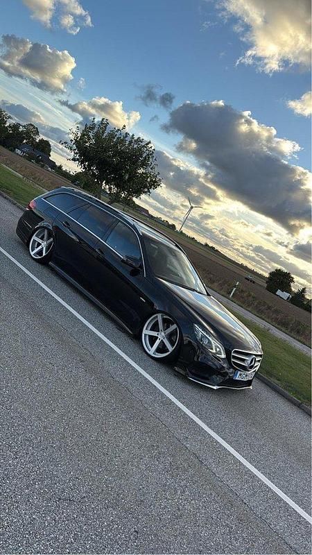 Svart Begagnad 2016 Mercedes E220 Kombi | 230 000 kr - Bild 1/4