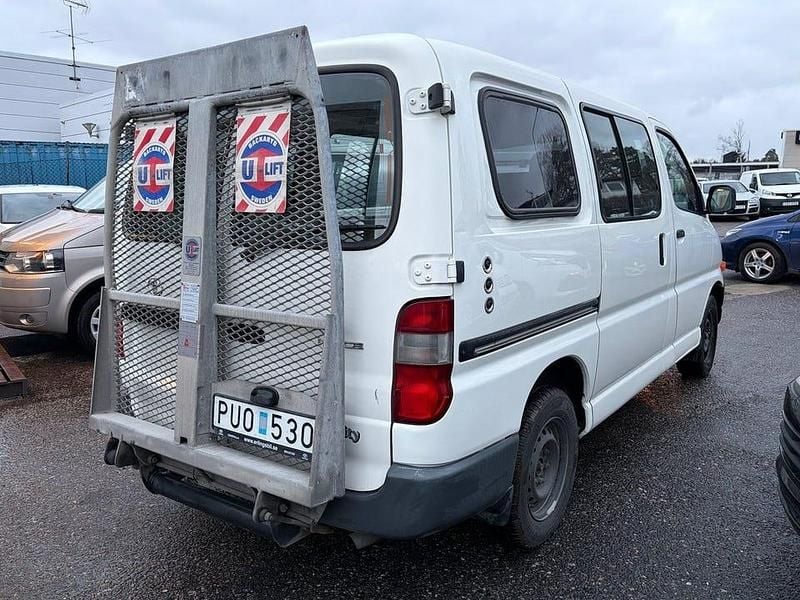 Begagnad Toyota HiAce City 143 HK (105 kW) 2003 Vit Van