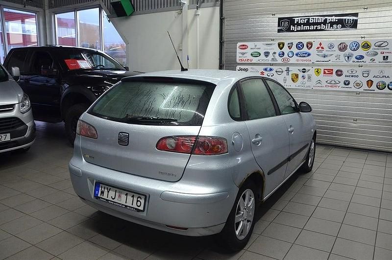 Begagnad Seat Ibiza 75 HK (55 kW) 2005 Silver Halvkombi