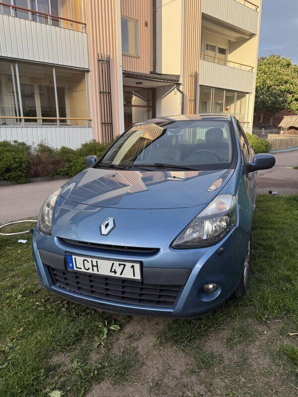 Blå Begagnad 2011 Renault Clio R.S. Halvkombi | 40 000 kr (Marknadspris) - Bild 1/4