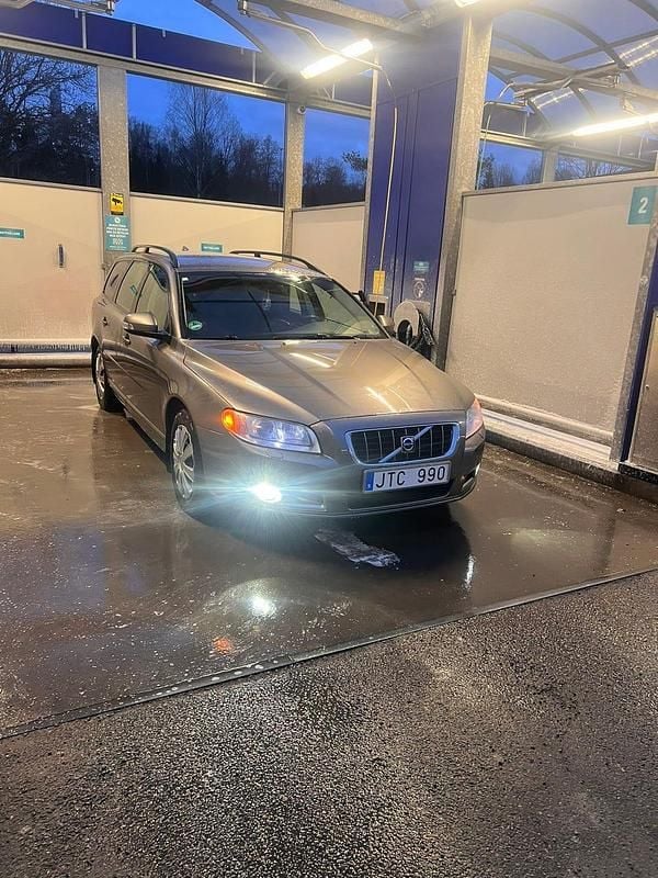 Begagnad 2009 Volvo V70 Kombi | 60 000 kr - Bild 1/4