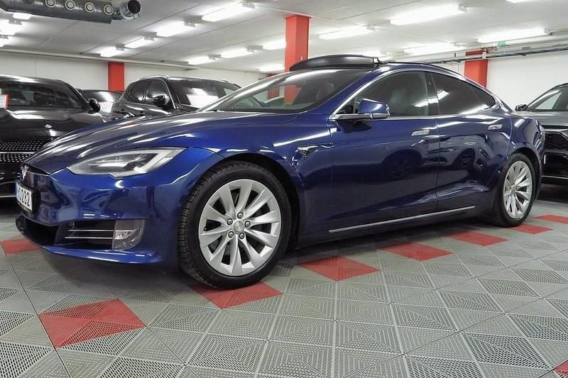 Begagnad Tesla Model S 386 kW (525 HK) 2018 Blå Halvkombi
