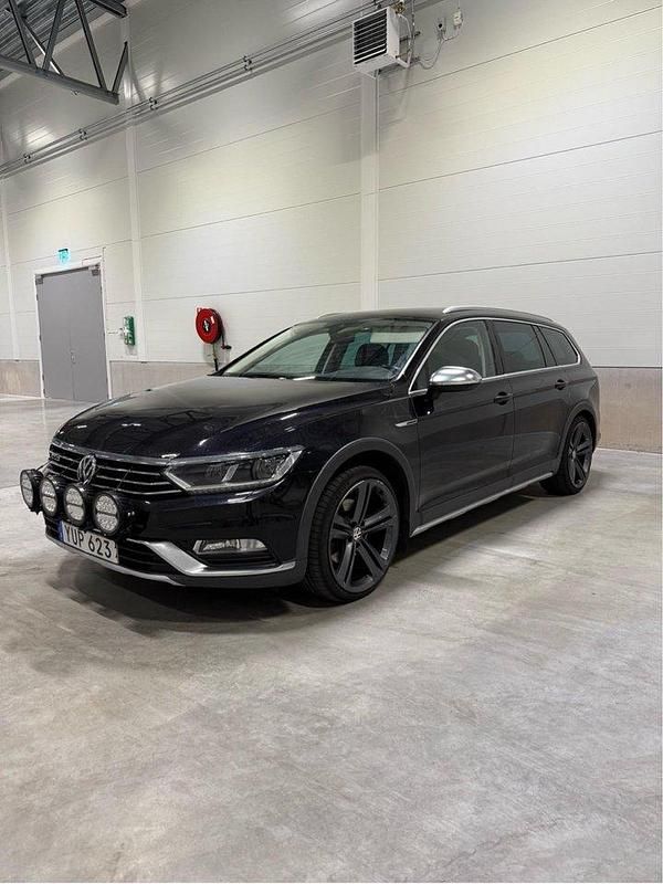 Svart Begagnad 2018 VW Passat Alltrack Kombi | 170 000 kr (Marknadspris) - Bild 1/4