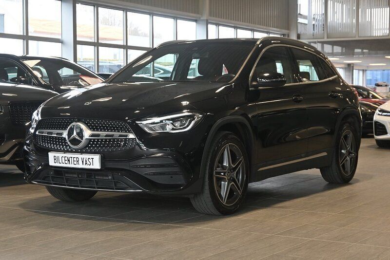 Svart Begagnad 2021 Mercedes GLA250 AMG SUV | 379 000 kr (Marknadspris) - Bild 1/4