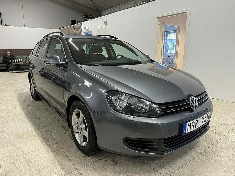 Grå Begagnad 2011 VW Golf VII Kombi | 79 500 kr (Marknadspris) - Bild 1/4