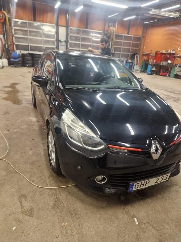 Begagnad 2013 Renault Clio IV Halvkombi | 48 000 kr (Marknadspris) - Bild 1/4