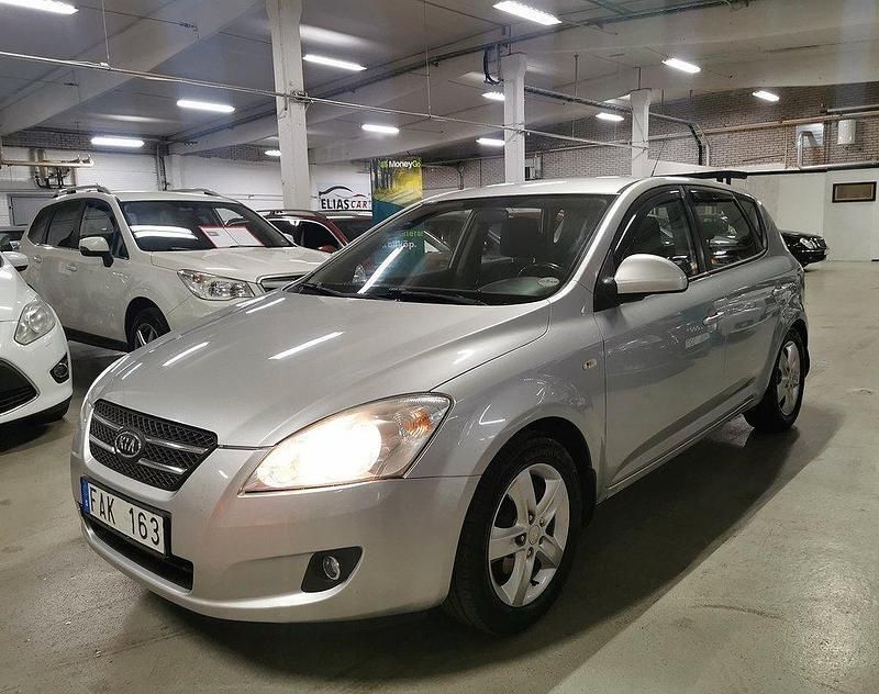 Silver Begagnad 2007 Kia Ceed 4 Halvkombi | 29 900 kr (Marknadspris) - Bild 1/4