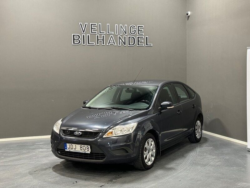 Mörkgrå Begagnad 2008 Ford Focus Halvkombi | 17 900 kr (Superpris) - Bild 1/4