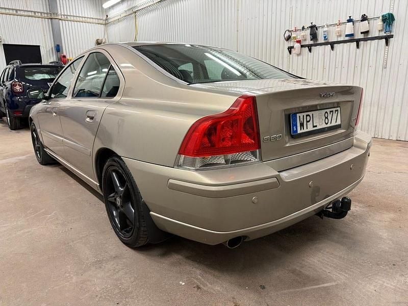Begagnad Volvo S60 Momentum 210 HK (154 kW) 2005 Ljusbrun Sedan