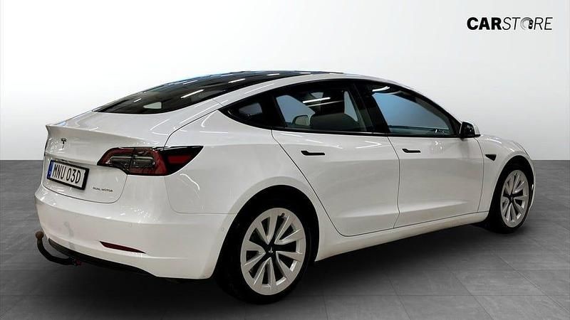 Begagnad Tesla Model 3 Long Range AWD 366 kW (498 HK) 2022 Vit Sedan