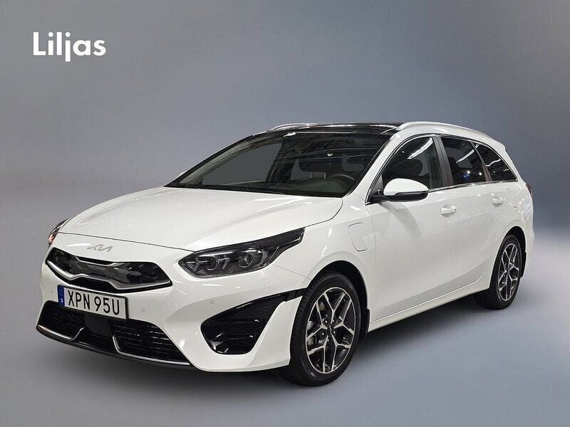 Vit Begagnad 2023 Kia Ceed Sportswagon Plus Kombi | 339 000 kr (Dyr) - Bild 1/4