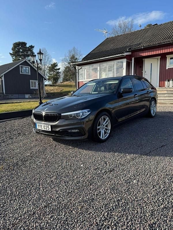 Begagnad BMW 520 Shadowline 190 HK (139 kW) 2018 Kombi