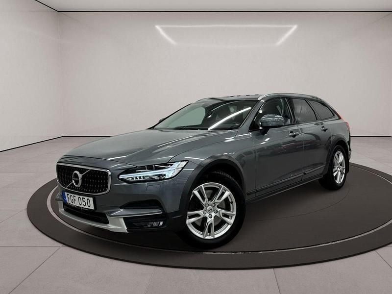 Grå Begagnad 2019 Volvo V90 CC Momentum Kombi | 259 500 kr (Bra pris) - Bild 1/3
