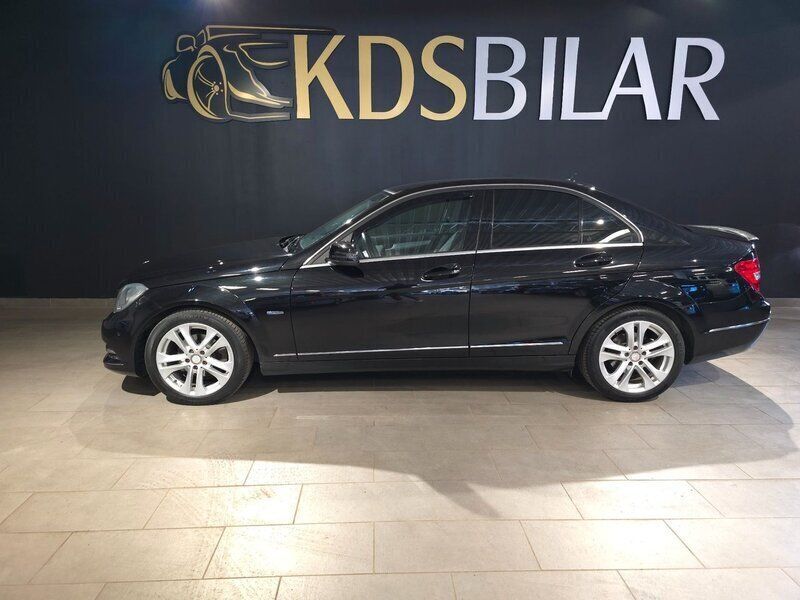 Svart Begagnad 2011 Mercedes C180 Avantgarde Sedan | 135 000 kr (Marknadspris) - Bild 1/2