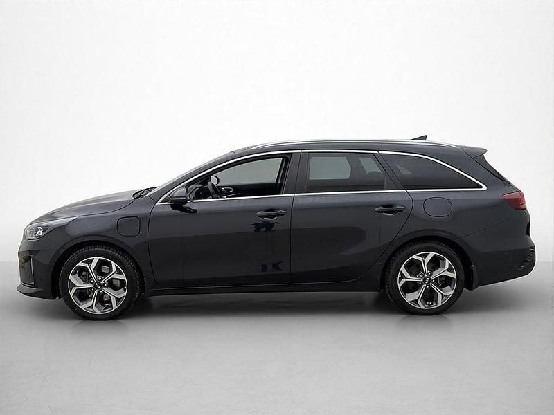 Begagnad Kia Ceed Plus 105 HK (77 kW) 2020 Svart Halvkombi