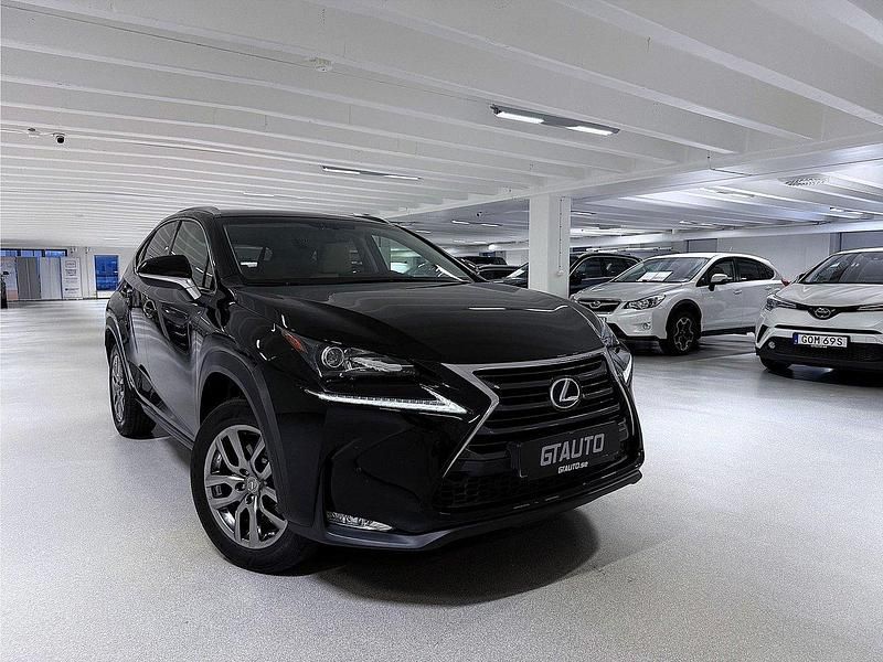 Svart Begagnad 2015 Lexus NX300h SUV | 209 900 kr (Marknadspris) - Bild 1/4