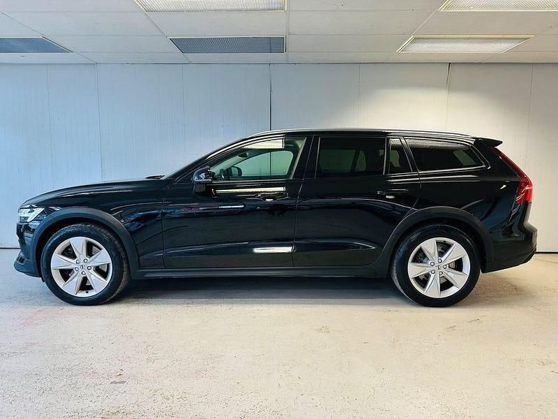 Begagnad Volvo V60 CC 190 HK (139 kW) 2020 Svart Kombi