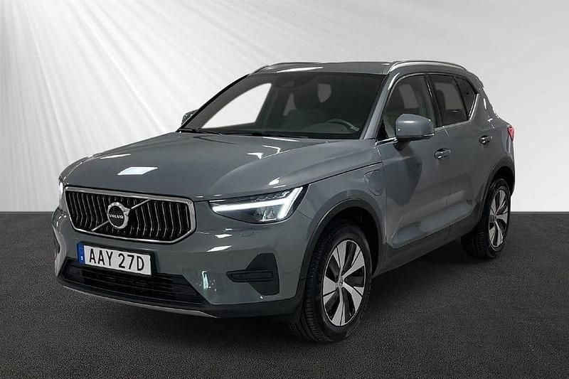 Begagnad Volvo XC40 Core 214 HK (157 kW) 2023 Grå SUV