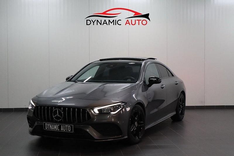 Mörkgrå Begagnad 2019 Mercedes CLA200 AMG Sportkupé | 309 000 kr (Marknadspris) - Bild 1/4
