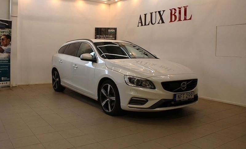 Vit Begagnad 2017 Volvo V60 R-Design Kombi | 129 900 kr (Marknadspris) - Bild 1/4