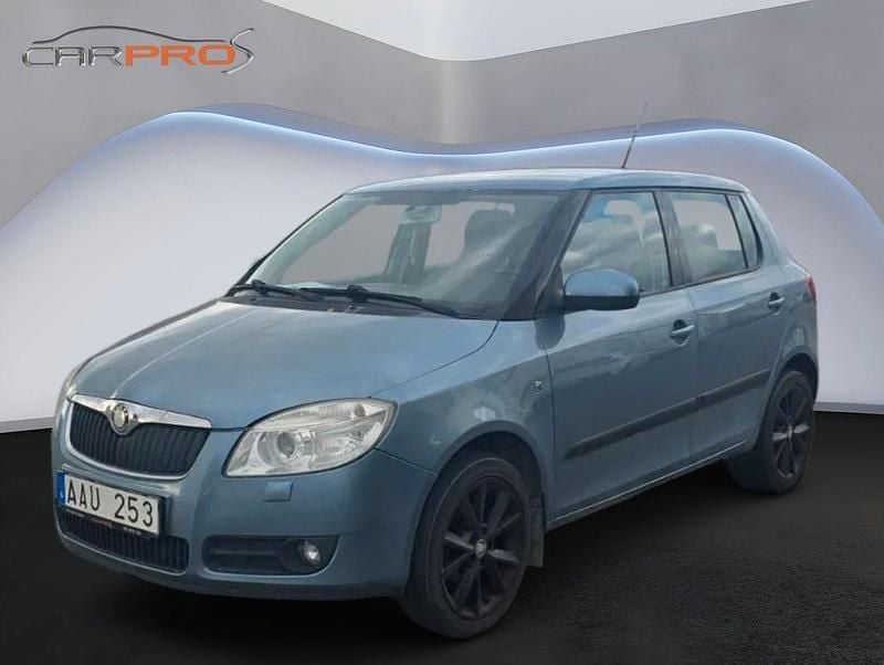 Ljusgrå Begagnad 2007 Skoda Fabia Halvkombi | 29 900 kr (Marknadspris) - Bild 1/4