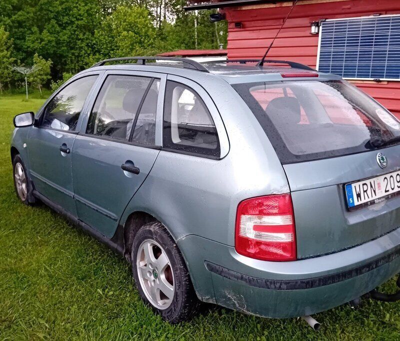 Grå Begagnad 2005 Skoda Fabia Kombi | 15 500 kr (Dyr) - Bild 1/4