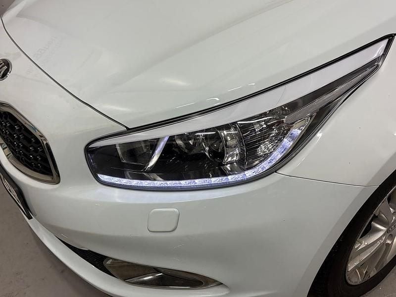 Begagnad Kia Ceed Sportswagon Comfort 128 HK (94 kW) 2014 Vit Kombi