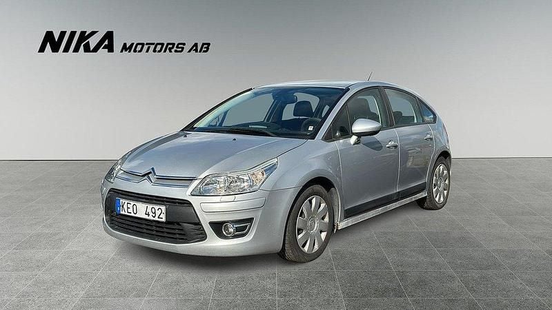 Silver Begagnad 2009 Citroën C4 Halvkombi | 24 900 kr (Marknadspris) - Bild 1/4
