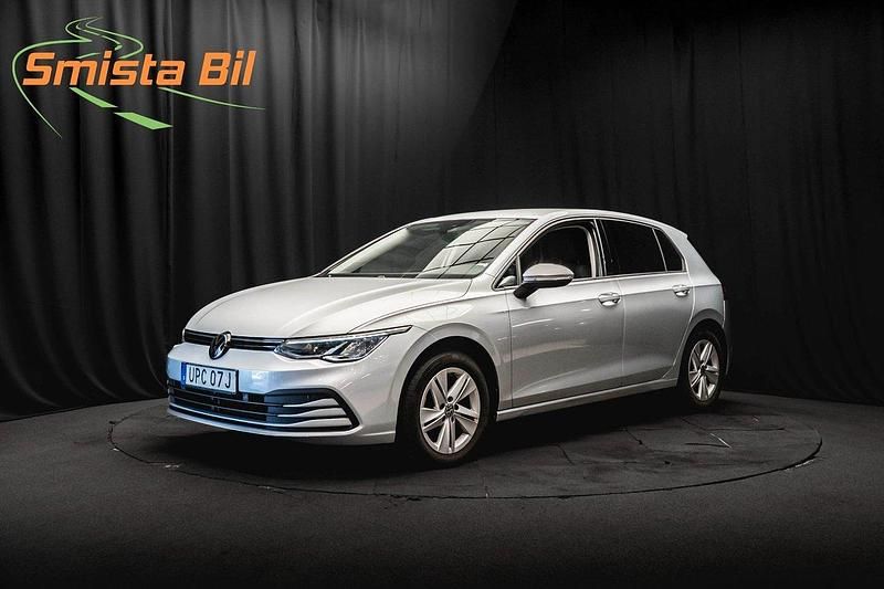 Silver Begagnad 2021 VW Golf VIII Halvkombi | 249 700 kr (Lite dyr) - Bild 1/3