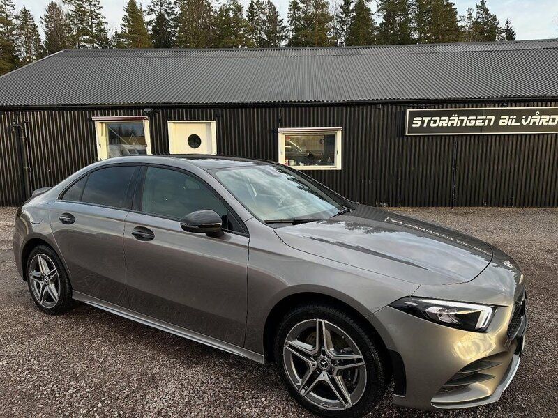Grå Begagnad 2021 Mercedes A250 AMG Sedan | 265 000 kr (Superpris) - Bild 1/3
