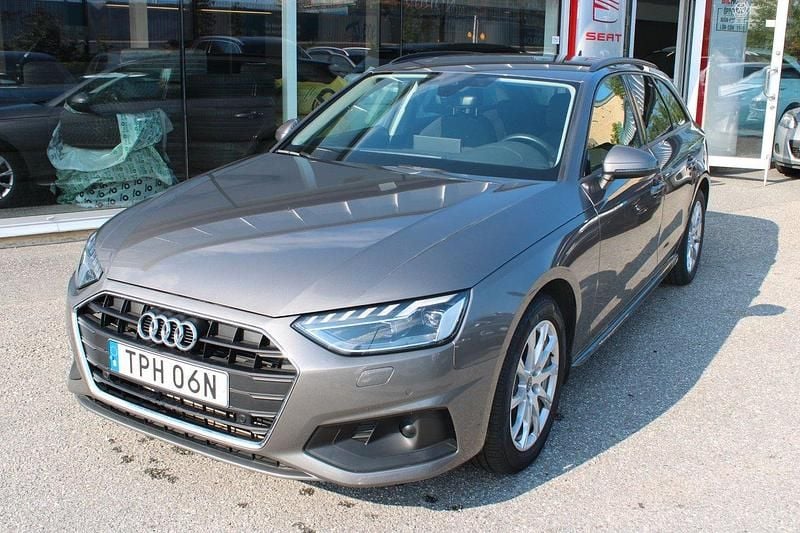 Grå Begagnad 2022 Audi A4 Sport Kombi | 289 900 kr (Marknadspris) - Bild 1/4