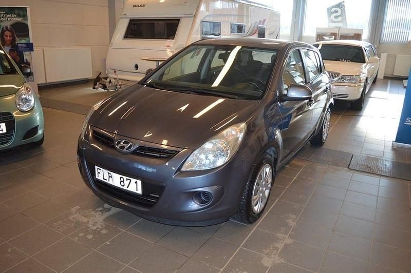 Begagnad Hyundai i20 Select 78 HK (57 kW) 2010 Mörkgrå Halvkombi