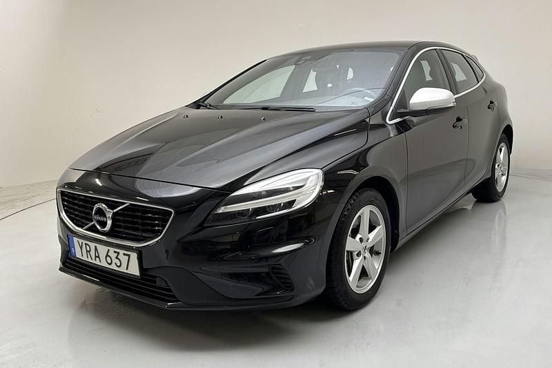 Svart Begagnad 2019 Volvo V40 R-Design Kombi | 219 000 kr (Lite dyr) - Bild 1/4