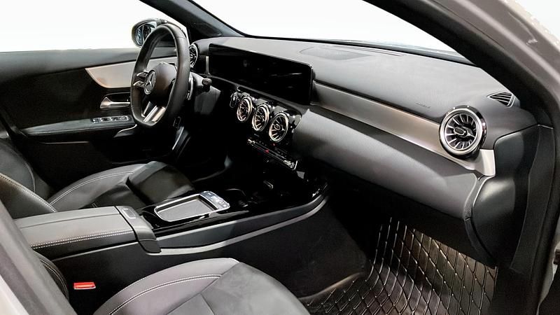 Begagnad Mercedes A250 2026 Grå