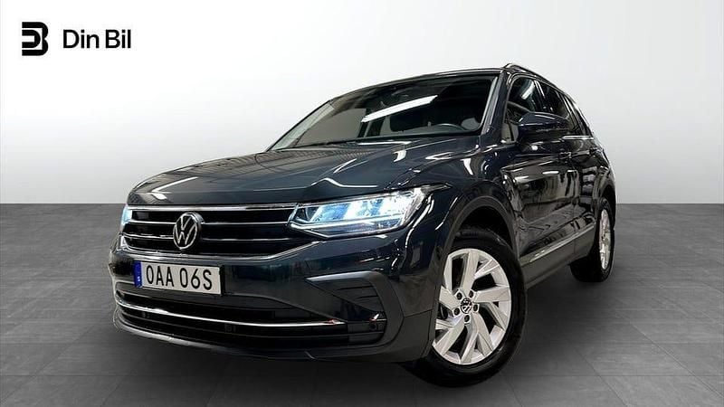 Grå Begagnad 2023 VW Tiguan SUV | 309 900 kr (Marknadspris) - Bild 1/4