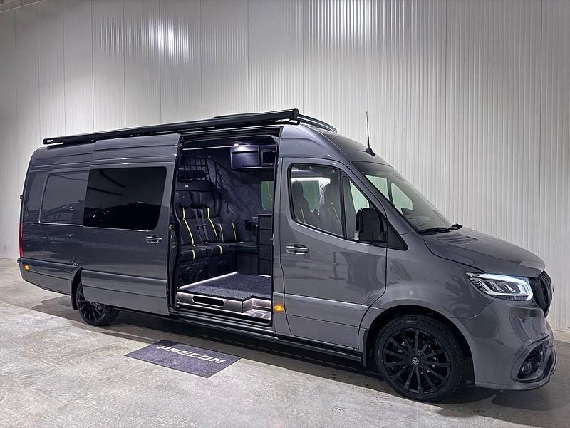 Mörkgrå (grå) Ny 2025 Mercedes Sprinter AMG Van | 1 848 750 kr - Bild 1/4