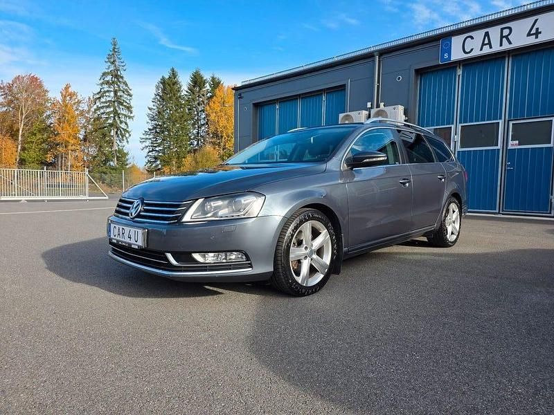 Ljusgrå (grå) Begagnad 2013 VW Passat Kombi | 74 900 kr (Marknadspris) - Bild 1/4