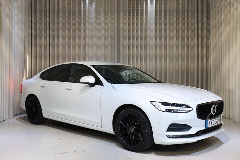 Vit Begagnad 2017 Volvo S90 Momentum Sedan | 189 900 kr (Marknadspris) - Bild 1/4