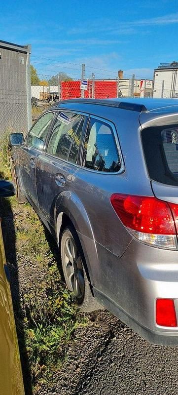 Silver Begagnad 2010 Subaru Outback SUV | 10 000 kr - Bild 1/4