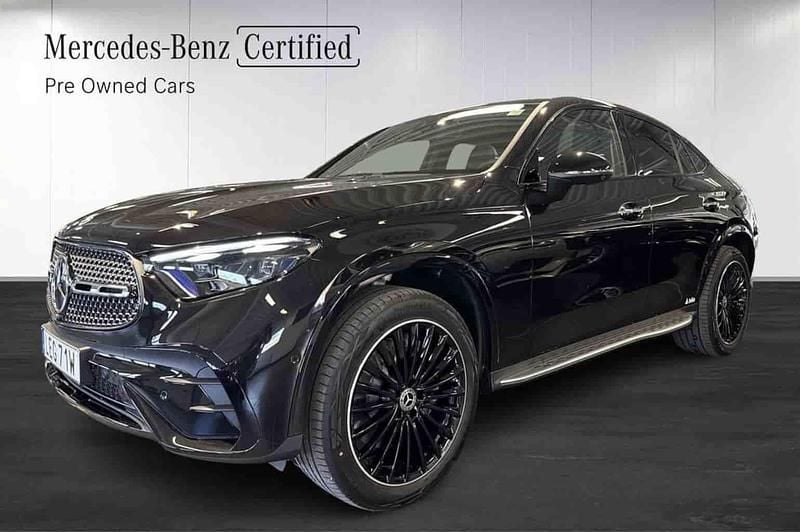 Svart Begagnad 2026 Mercedes GLC300e Sportkupé | 869 000 kr - Bild 1/1
