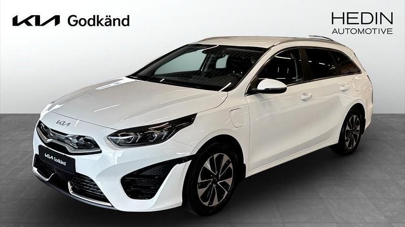Vit (white) Begagnad 2022 Kia Ceed Sportswagon Advance Kombi | 259 900 kr (Marknadspris) - Bild 1/4